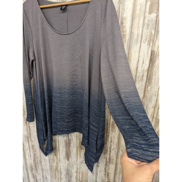 Torrid Sweater Blue Ombre Asymmetric Shark Bite Hem Scoop Neck Size 2 / 2X - Picture 2 of 8
